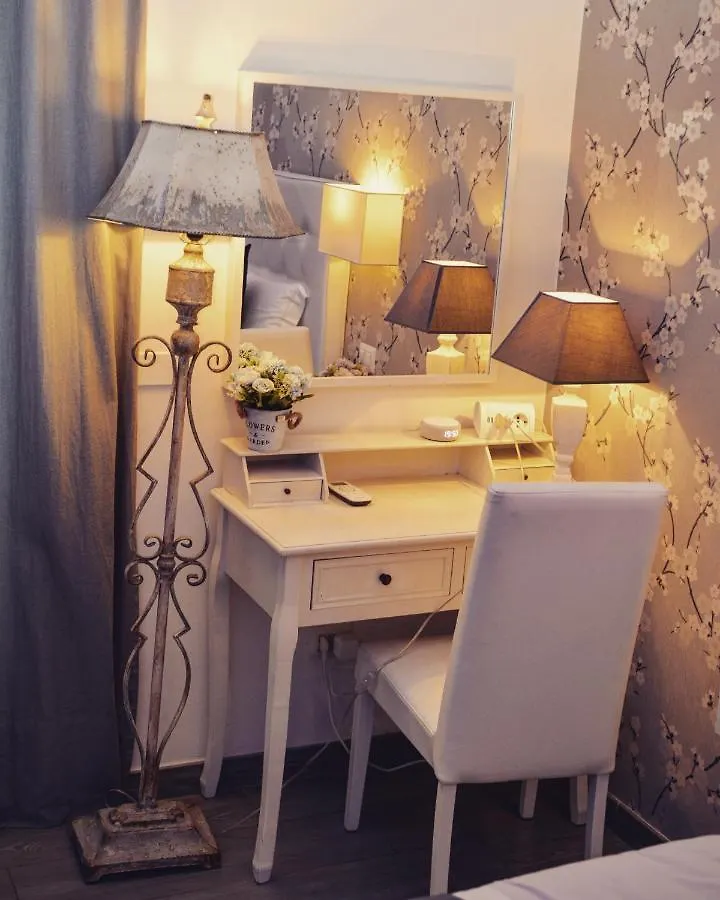 Romantic Dreams Guest House  Rome